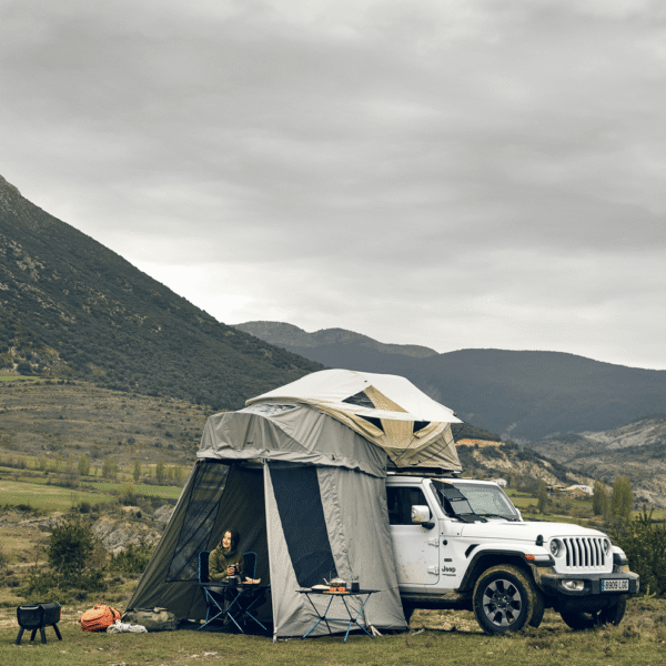 Thule Approach M Rooftop Tent mounted on vehicle